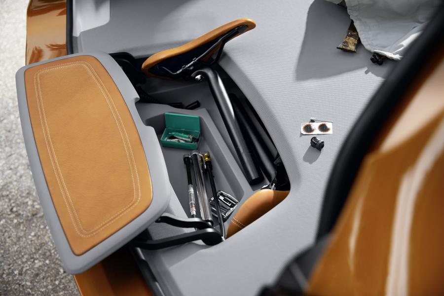 Детали интерьера BMW Concept Active Tourer Outdoor (F45) 2013 года  (фото 10 из 30)